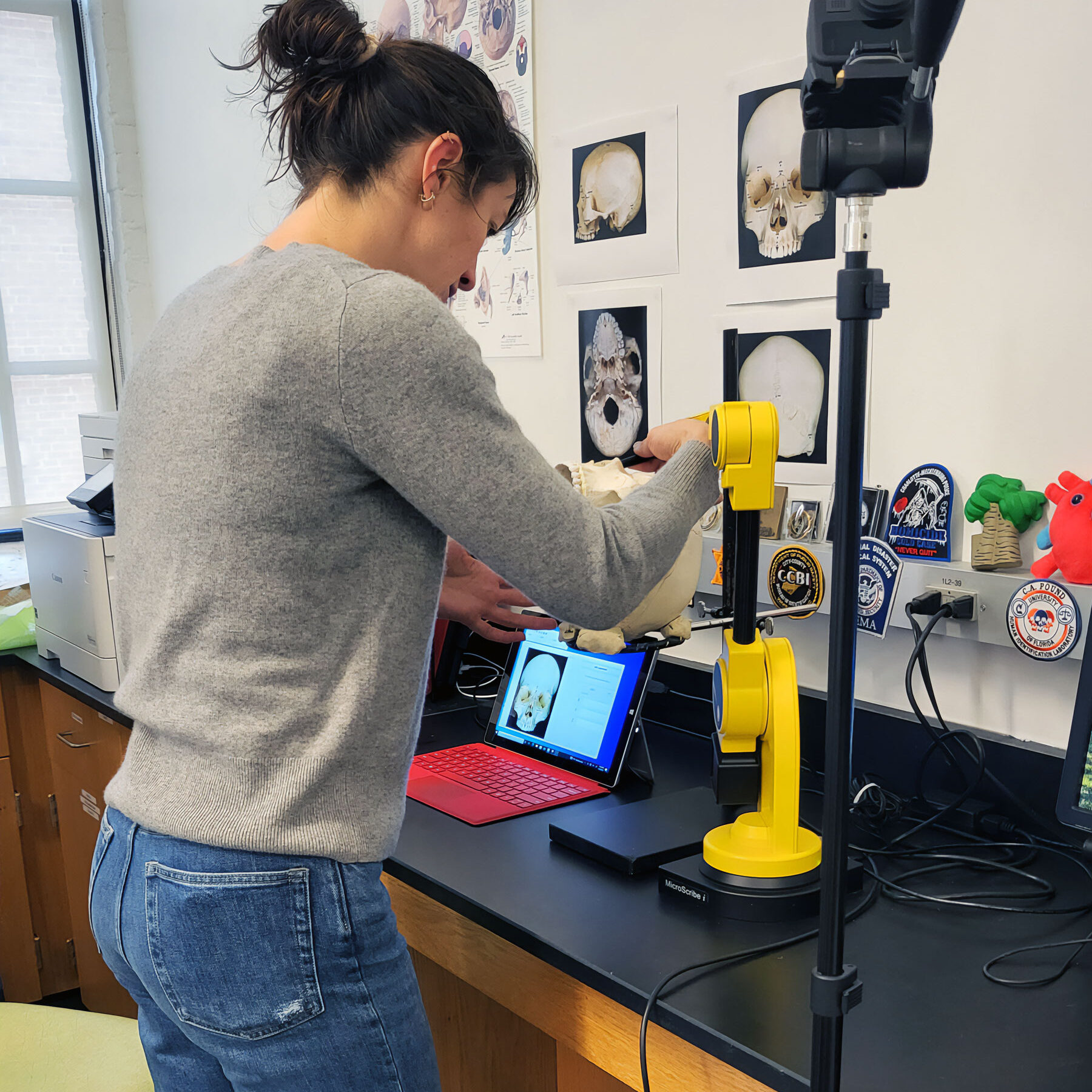 Forensic Anthropologist using 3D-ID with LaMP